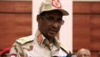 السودان يعلن الحرب على تجار العملة.. وحميدتي: الدولار عدونا الأول