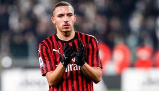 إسماعيل بن ناصر لاعب وسط ميلان