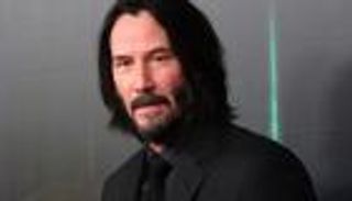 بطل "ماتريكس" يلتقي أعلى متبرع لمرضى السرطان.. "15 دقيقة من الشهرة"