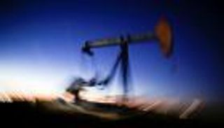 النفط يدخل دوامة الموجة الثانية للفيروس