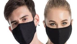 شاب وفتاة يرتديان الكمامة القماش بصورة صحيحة- أرشيفية