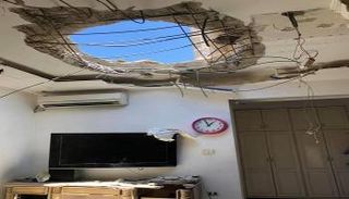 أحد المنازل المدنية التي قصفتها المليشيات في قصر بن غشير