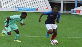 هيثم حسن مع شباب فرنسا