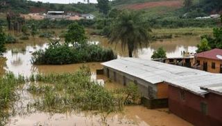 انهيار أرضي يجرف 20 منزلا في أبيدجان