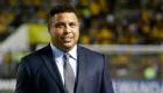 بفرصة ذهبية.. "الظاهرة" يعرض خدماته على مانشستر يونايتد