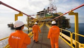 منصة نفط تتبع شركة توتال