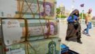 سقوط حر للريال الإيراني أمام الدولار.. أكبر انهيار خلال 22 شهرا