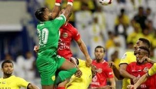 لقطة من مواجهة شباب الأهلي والوصل بالدوري الإماراتي