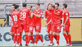 لاعبو يونيون برلين خلال المباراة