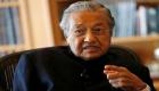 المعارضة الماليزية تنبذ مهاتير محمد وتدعم منافسه