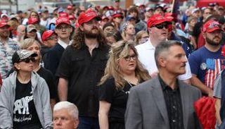 انصار ترامب يتوافدون على مقر المؤتمر الانتخابي - الفرنسية