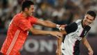 بين زوجة بوفون وشقيقة رونالدو.. جدل عائلي على شرف يوفنتوس