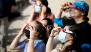 15 صورة ترصد كسوف "حلقة النار".. ظاهرة نادرة تتكرر كل 300 سنة