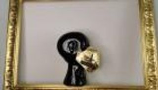 رسالة شكر من "ذهب".. إيطالي يدعم الأطباء بكمامة "فريدة"