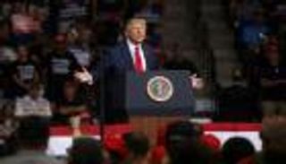 ترامب بأول تجمع انتخابي.. أشاد بمؤيديه وهاجم بايدن وتجاهل فلويد