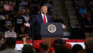 دونالد ترامب خلال التجمع الانتخابي 