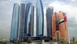 أبوظبي تخفف قيود تنقل السكان بين مدنها