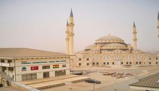 جامع ومدرسة أنشأتهما مؤسسة الهدى التركية في السنغال