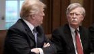 بعد طرح كتابه رسميا.. أبرز تسريبات بولتون حول ترامب