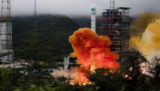 الصين تطلق بنجاح قمرا اصطناعيا 