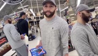 كيونج يشتري "الأوريو" بعد يوم من إطلاق سراحه بكفالة 750 ألف دولار