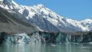 15 تريليون لتر.. نهر جليدي يفقد مياها تكفي نيوزيلندا 40 عاما