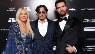 جوني ديب مع أندريا ليرفولينو، ومونيكا باكاردي