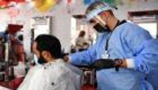 صالونات الحلاقة تعود للعمل في السعودية بـ"اشتراطات وقائية" 