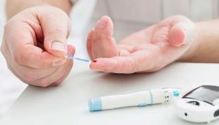 قياس نسبة السكر في الدم