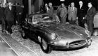 جاجوار E-Type.. قصة تطور الطراز البريطاني المميز في 60 عاما