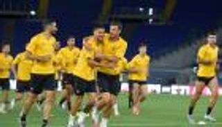 بالفيديو.. أغنية حكيم تنعش روما قبل أول مباراة بالكالتشيو