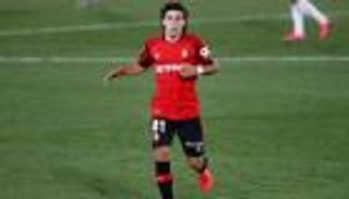 راتبه 1000 دولار ويلعب بإذن السلطات.. طفل يخطف الأضواء في الليجا