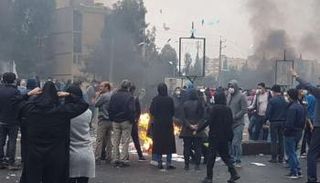 احتجاجات ضد غلاء أسعار البنزين في إيران - أرشيفية