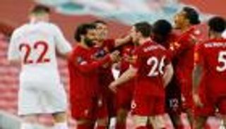 بالفيديو.. احتفال جنوني لنجوم ليفربول بهدية تشيلسي