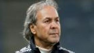 "كأس التخوين يلاحقه".. قطر تورط رابح ماجر مع جماهير الجزائر