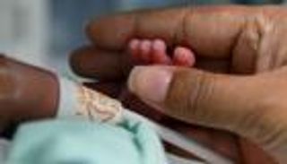 "غيبوبة" تنقذ مصابة بكورونا.. أنجبت طفلها بسلام