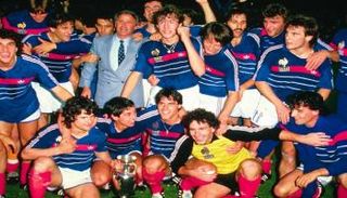 منتخب فرنسا 84