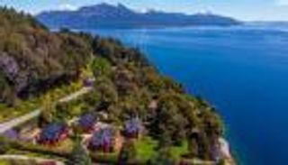 قمم ثلجية وبحيرة خلابة.. "المدينة الرائعة" تجلب الأسى للأرجنتين