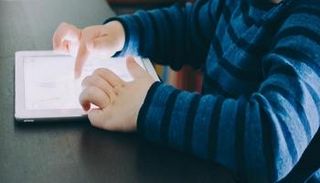 تطبيق إلكتروني يحمي الأطفال من انتهاك الخصوصية على الإنترنت