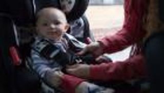 قواعد ركوب السيارة للأطفال.. مقعد يناسب السن والطول