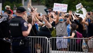 جانب من الاحتجاجات في مدينة لويسفيل