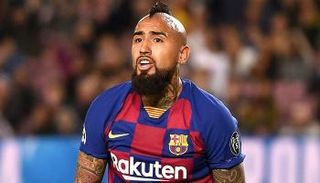 أرتورو فيدال لاعب وسط برشلونة