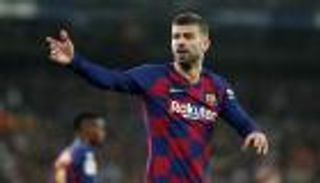 بأغنية من أفضل 500 تاريخيا.. بيكيه يواصل هجومه ضد التحكيم