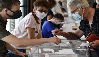 جانب من الانتخابات البلدية الفرنسية - أ.ف.ب