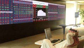 بورصة قطر تتراجع وسط شح السيولة وترقب بيانات سلبية