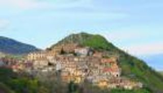 ما السر وراء خلو بلدة إيطالية من كورونا؟