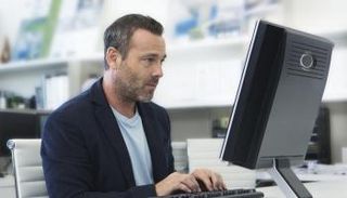 دراسة تحذر من الجلوس لفترات طويلة