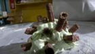 مصريون يواجهون حر الصيف بـ"آيس كريم كورونا"