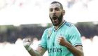 بعد تألقه في الليجا.. هل ينضم بنزيمة لمنتخب الجزائر؟