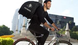 عامل لدى شركة بوستميتس